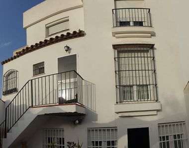 Foto 1 de Casa adosada en calle Perez Villalta en Tarifa