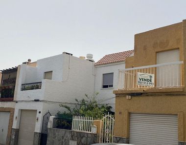 Foto 2 de Casa adosada en avenida Del Guadalquivir en La Gangosa, Vícar
