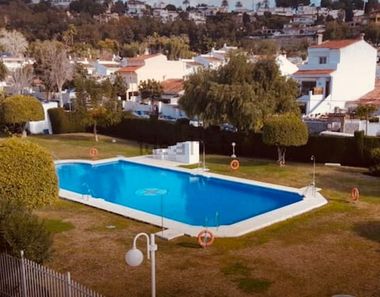 Foto contactar de Ático en alquiler en Nueva Andalucía centro de 3 habitaciones con terraza y piscina