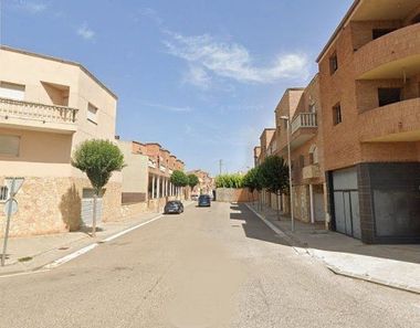 Foto contactar de Casa en venda a Balaguer de 4 habitacions amb garatge i balcó