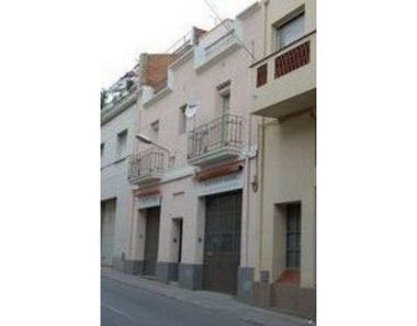 Foto contactar de Casa en venda a Sant Sadurní d´Anoia de 6 habitacions amb terrassa i balcó
