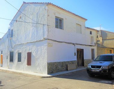 Foto 2 de Casa adosada en calle Marcelinete Eufemia en Requena