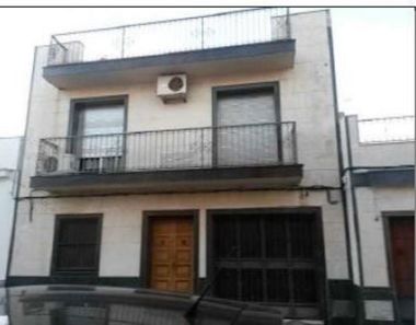 Foto contactar de Casa adossada en venda a calle Tarancón de 5 habitacions i 226 m²