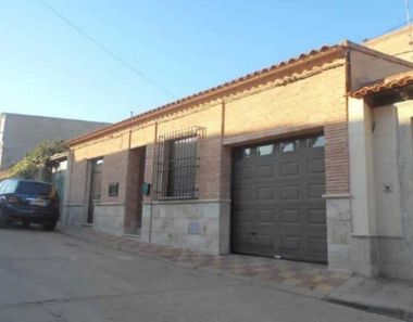 Foto contactar de Casa en venda a calle Segovia de 3 habitacions i 268 m²