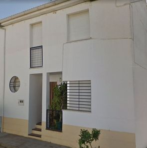Foto contactar de Casa adosada en venta en Arroyomolinos (Cáceres) de 3 habitaciones y 101 m²