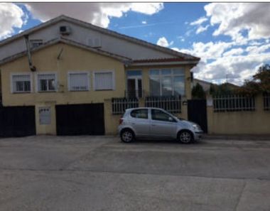 Foto contactar de Casa en venta en calle Guadarrama de 3 habitaciones y 228 m²