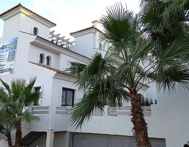 Foto 2 de Casa adossada a urbanización Dos Hermanas II, Paraíso - Atalaya- Benamara, Estepona