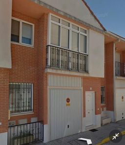 Foto contactar de Casa adossada en venda a Aldeamayor de San Martín de 4 habitacions amb terrassa i garatge