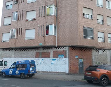 Foto contactar de Venta de local en avenida Fabero de 205 m²