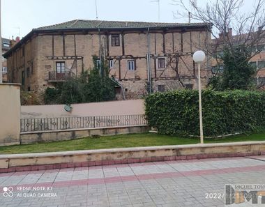 Foto contactar de Casa en venda a Centro - Segovia de 8 habitacions amb jardí