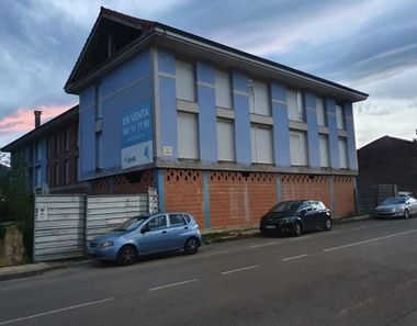 Foto 2 de Edificio en avenida De Cantabria en Corrales de Buelna (Los)