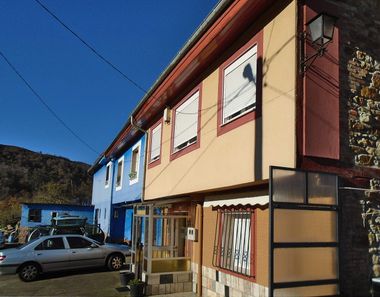 Foto 1 de Casa adosada en calle Suares en Bimenes