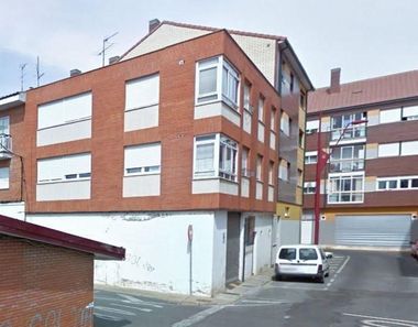 Foto contactar de Venta de piso en Trobajo del Camino de 3 habitaciones con balcón y calefacción