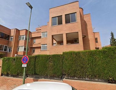Foto contactar de Pis en venda a calle Juli Garreta de 3 habitacions amb terrassa i ascensor