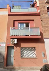 Foto contactar de Casa en venda a calle Segarra de 3 habitacions amb terrassa i garatge