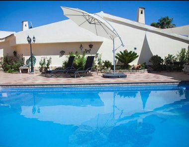 Foto contactar de Chalet en alquiler en Nucia (la) de 4 habitaciones con piscina y garaje