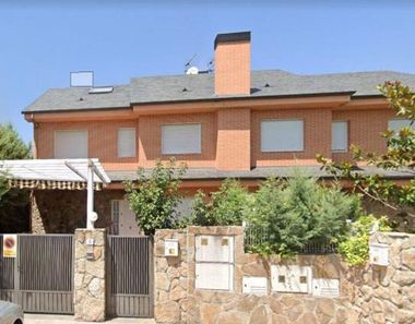 Foto contactar de Casa en venda a Alpedrete de 3 habitacions amb piscina i jardí