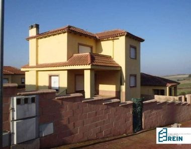 Foto contactar de Venta de casa en Casar de Escalona (El) de 4 habitaciones con terraza y piscina