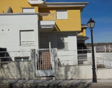 Foto contactar de Casa en venda a Quijorna de 5 habitacions amb terrassa i garatge
