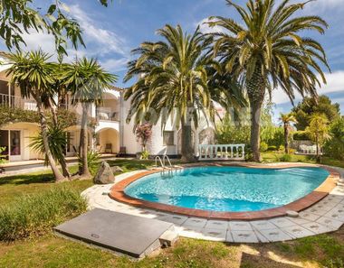 Foto 3 de Venta de chalet en Empuriabrava de 12 habitaciones con terraza y piscina