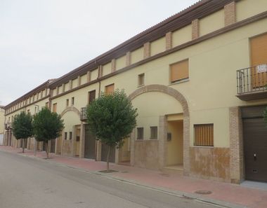 Foto contactar de Casa en venda a Nuez de Ebro de 4 habitacions amb terrassa