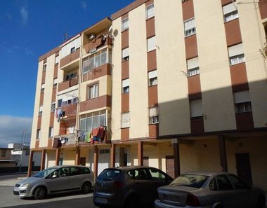 Foto contactar de Venta de piso en La Línea de la Concepción ciudad de 3 habitaciones con terraza