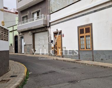 Foto contactar de Casa en venta en Arucas Casco de 3 habitaciones con terraza y garaje