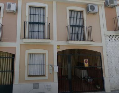 Foto contactar de Venta de casa en Guillena de 4 habitaciones con terraza