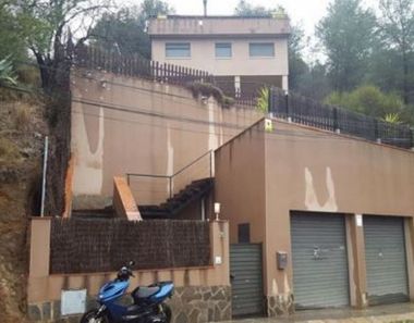 Foto contactar de Venta de casa en Corbera de Llobregat de 3 habitaciones con terraza y piscina