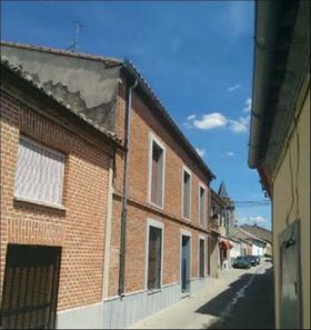 Foto contactar de Pis en venda a Madrigal de las Altas Torres de 3 habitacions i 138 m²