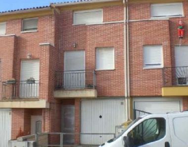 Foto contactar de Casa en venda a Cigales de 3 habitacions amb garatge i balcó
