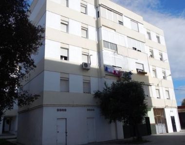 Foto contactar de Venta de piso en La Línea de la Concepción ciudad de 3 habitaciones y 98 m²
