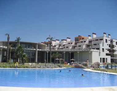 Foto contactar de Venta de piso en Benahavís de 1 habitación con terraza y piscina