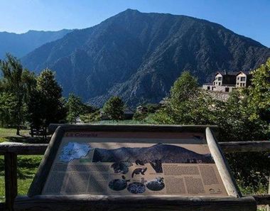 Foto contactar de Casa adossada en venda a Andorra la Vella de 4 habitacions amb terrassa