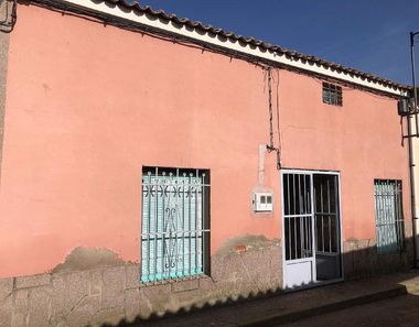 Foto contactar de Casa adosada en venta en Castellanos de Zapardiel de 3 habitaciones con jardín