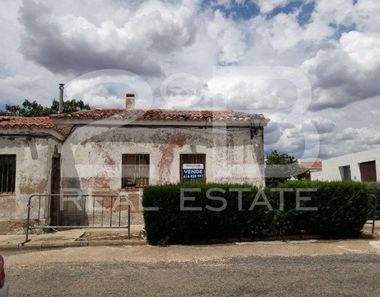 Foto 2 de Casa adosada en calle Castelar en Granja de Torrehermosa