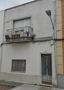 Foto 1 de Edifici a calle Adelardo Covarsí a Villanueva de la Serena