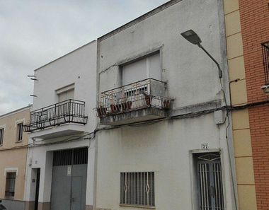 Foto 2 de Edifici a calle Adelardo Covarsí a Villanueva de la Serena