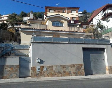 Foto contactar de Casa en venta en Vallirana de 4 habitaciones con piscina