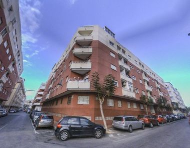 Foto contactar de Venta de piso en Centro - Torrevieja de 2 habitaciones con piscina y ascensor