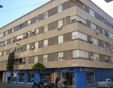 Foto contactar de Pis en venda a Nueva Andalucía de 4 habitacions amb ascensor