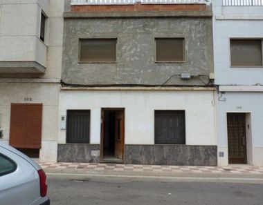 Foto contactar de Casa en venda a Tavernes de la Valldigna de 5 habitacions amb terrassa