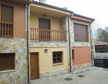 Foto 2 de Casa adossada a calle La Bolerina a Celorio-Poó-Parres, Llanes