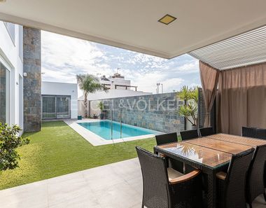 Foto contactar de Xalet en venda a Rinconada (La) de 6 habitacions amb piscina i garatge