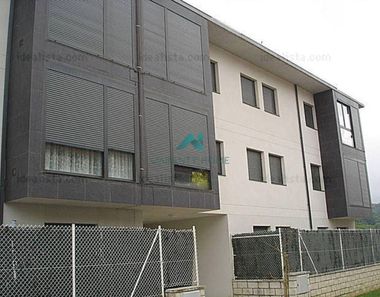 Foto contactar de Piso en venta en Ramales de la Victoria de 3 habitaciones con terraza y piscina