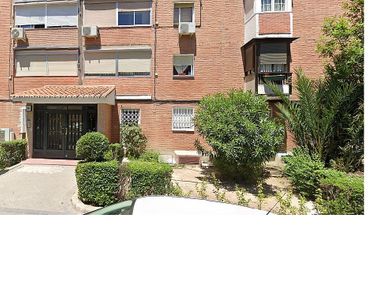 Foto contactar de Pis en venda a Vinateros de 2 habitacions amb terrassa i balcó