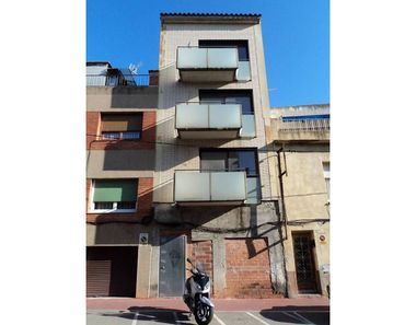 Foto 2 de Edifici a calle De Barcelona a Centre, Sant Quirze del Vallès