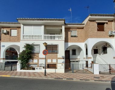 Foto 2 de Casa en calle Eugenia de Montijo en Albolote