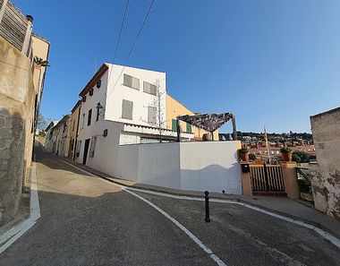 Foto contactar de Alquiler de casa adosada en calle Baix de 3 habitaciones con terraza y muebles