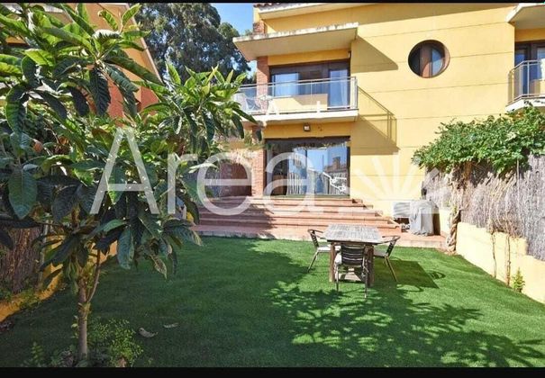 Foto 1 de Casa adossada en venda a Sant Vicenç de Montalt de 6 habitacions amb terrassa i piscina